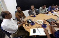 Faisal Basri dan Biem Benjamin menerima kunjungan Himpunan Pengusaha Muda Indonesia (HIPMI) di kantor sekretariat, Tebet, Jakarta.