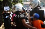 Diusir dari Trotoar, Pemotor Marah-marah