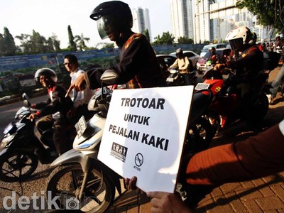 Diusir dari Trotoar, Pemotor Marah-marah