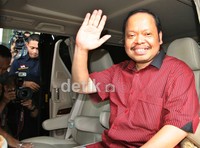 Sutan mengatakan bahwa meski dia datang bersama dengan dua orang pendiri Partai Demokrat namun kedatangannya tidak terkait dengan agenda partainya. (Ramses/detikcom)