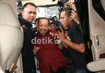 Bhatoegana Jenguk Si Cantik Angie