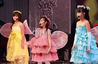 Ketiga arek-arek Suroboyo ini memang bisa bernyanyi, tapi disamping itu, mereka juga pandai memainkan alat musik. Maka tak heran bila dirinya kini banyak mendapat penghargaan dari dalam dan luar negeri.