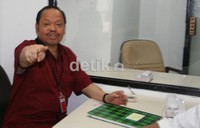 Sutan datang untuk memberi dukungan moral kepada Angelina Sondakh. (Ramses/detikcom)