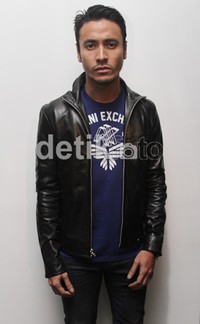 Ello berpose saat menghadiri acara AIX Armani Exchange di Senayan City, Jakarta Selatan, Kamis (3/5/2012). (Gus Mun/detikcom)