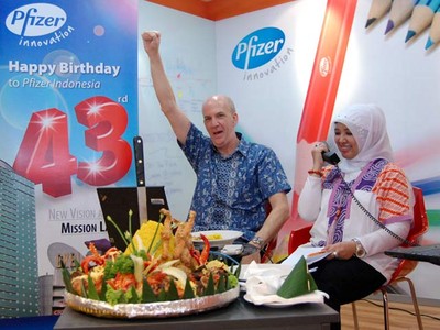 Pfizer Rayakan Ultah ke-43