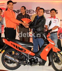 Penandatanganan resmi kerjasama selama 5 tahun ini digelar di Yamaha DDS Jakarta, Sabtu 5 Mei 2012.
