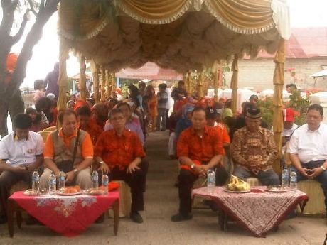 Jalan Sehat Bersama Topeng Hidayat-Didik Ramaikan Lenteng Agung