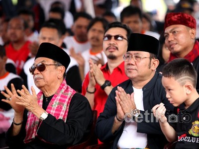 Para Pendekar Silat Dukung Foke-Nachrowi