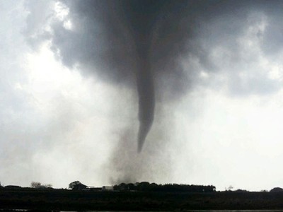 Tornado Terjang Jepang