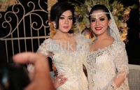 Rani dan Syahrini terlihat sangat bahagia malam itu.(Herianto Batubara/detikcom)