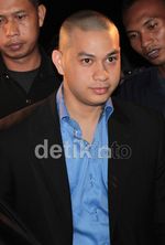 Syahrini Mesra Bareng Kekasih