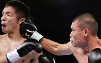 Tampil dominan sejak ronde pertama, Chris John nyaris tak dapat perlawanan dari lawannya.Reuters/Tim Chong