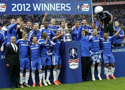 Para pemain Chelsea merayakan kemenangan. Reuters/Eddie Keogh.