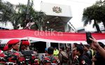 Bendera Malaysia Dibakar, Merah-Putih Berkibar
