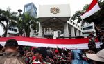 Bendera Malaysia Dibakar, Merah-Putih Berkibar