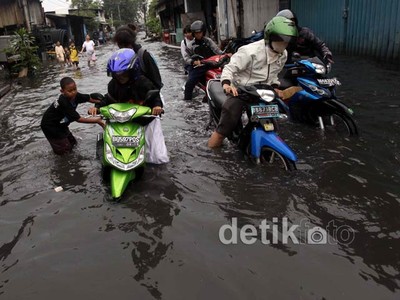 Hujan Deras, Kapuk Poglar Jakbar Terendam