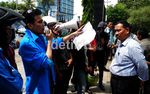 Aksi Bakar Ban di PTPN XIV Makassar