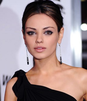 Mila Kunis Pernah Sembunyikan Identitasnya sebagai Yahudi