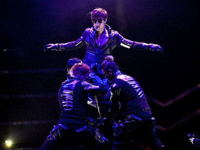 Aksi Kim Hyun Joong di Singapura