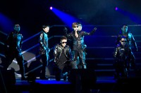 Dalam acara itu Hyun Joong menyanyikan sekitar 15 lagu. (Dok. Running Into The Sun)