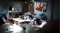 Lihatlah hancurnya ruangan ketika Barnabas tak bisa menahan hasratnya. (Warner Bros).