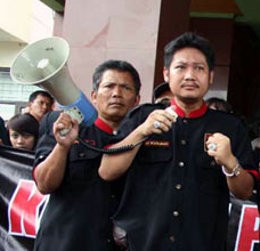 Paranormal Ki Kusumo Demo Kedubes Malaysia agar Tak Semena-mena pada TKI Paranormal Ki Kusumo Demo Kedubes Malaysia agar Tak Semena-mena pada TKI
