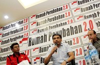 Donny menyatakan, pemerintah tidak perlu takut bila menasionalisasi migas. Sanksi paling buruk, kata Donny, pemerintah dibawa kepada badan arbritase internasional dan dikenai denda US$300 juta.