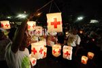 Ratusan Lampion di Hari Palang Merah Sedunia