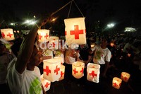 Parade lampion tersebut karena berkaitan dengan hari palang merah dan bulan sabit sedunia yang jatuh pada hari ini, Selasa (8/5).