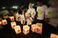 Tidak hanya orang dewasa, anak-anak juga mengikuti acara ini.