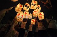 Cahaya lampion mewarnai malam hari Jakarta.