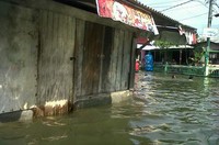 Dibandingkan kondisi normal, kenaikan air itu lebih tinggi sekitar satu meter dari permukaan laut.