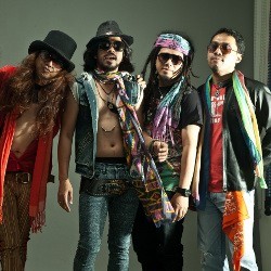 FOS Ariyo Wahab Eksis di Hard Rock Calling 2012