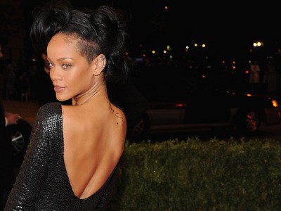 Rihanna Pamer Tato Bintang