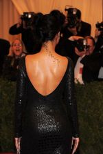 Rihanna Pamer Tato Bintang