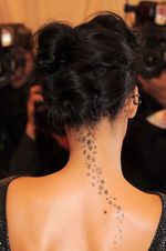 Rihanna Pamer Tato Bintang