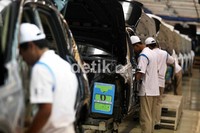 Setelah dirakit Semi Knock Down (SKD) di Indonesia, harga BMW X3 turun Rp 10 juta. BMW X3 xDrive20d kini dibanderol Rp 818 juta sebelum pajak di Jakarta.