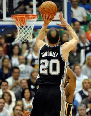 Spurs Gilas Jazz 4-0