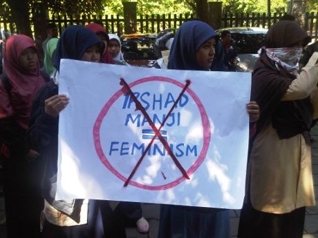 Diskusi Irshad Manji Dibatalkan, Massa di Yogya Tetap Geruduk UGM