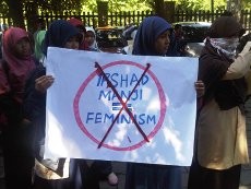 Diskusi Irshad Manji Dibatalkan, Massa di Yogya Tetap Geruduk UGM
