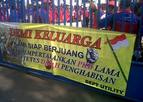 Buruh Pabrik Indomilk Demo Tuntut Kesejahteraan 