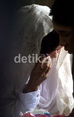 Dipenjara 2,5 Tahun, Nunun Menangis