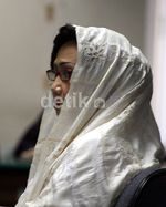 Dipenjara 2,5 Tahun, Nunun Menangis