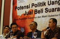 (Kanan-kiri) Sekretaris dan Dosen Ilmu Politik Pasca Sarjana UI, Saiful Bahri, Ketua Panwaslu, Ramdhansyah, Moderator, Khoirurizqo, Ketua Himpunan Ilmu Politik Pasca Sarjana UI, Agung Suprio hadir dalam diskusi tersebut. Anwar/detikcom.