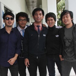 Demi Album, dMasiv Tak Malu Jualan CD Sendiri
