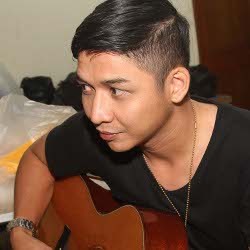 Ungu Jualan Album Timeless di Gerai KFC