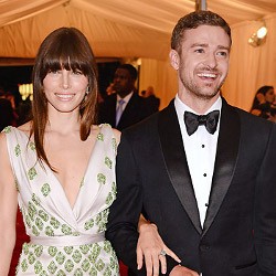 Justin Timberlake dan Jessica Biel Coba Cincin Kawin