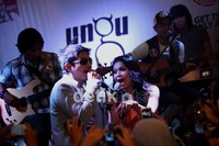 Rossa dan Ungu memang pernah terlibat kerjasama duet di lagu yang berjudul Kau Tercipta Untukmu