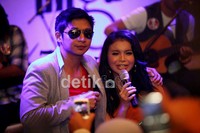 Pasha dan Rossa tampil dengan all out didepan puluhan cliquers yang hadir saat peluncuran album tersebut.