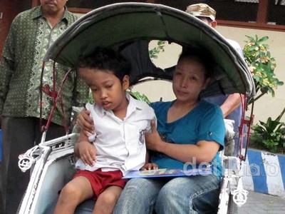 Siswa SD Pengidap Tumor Berjuang Ikut UN